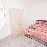 Florence Avenue, Apartment 2