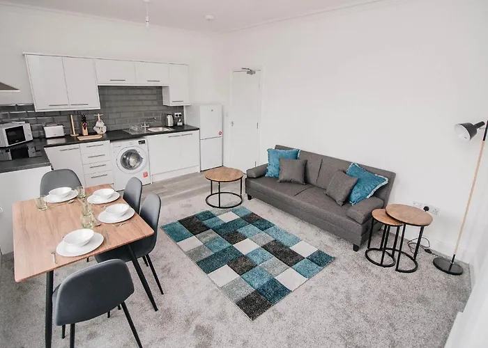 Florence Avenue, Apartment 2