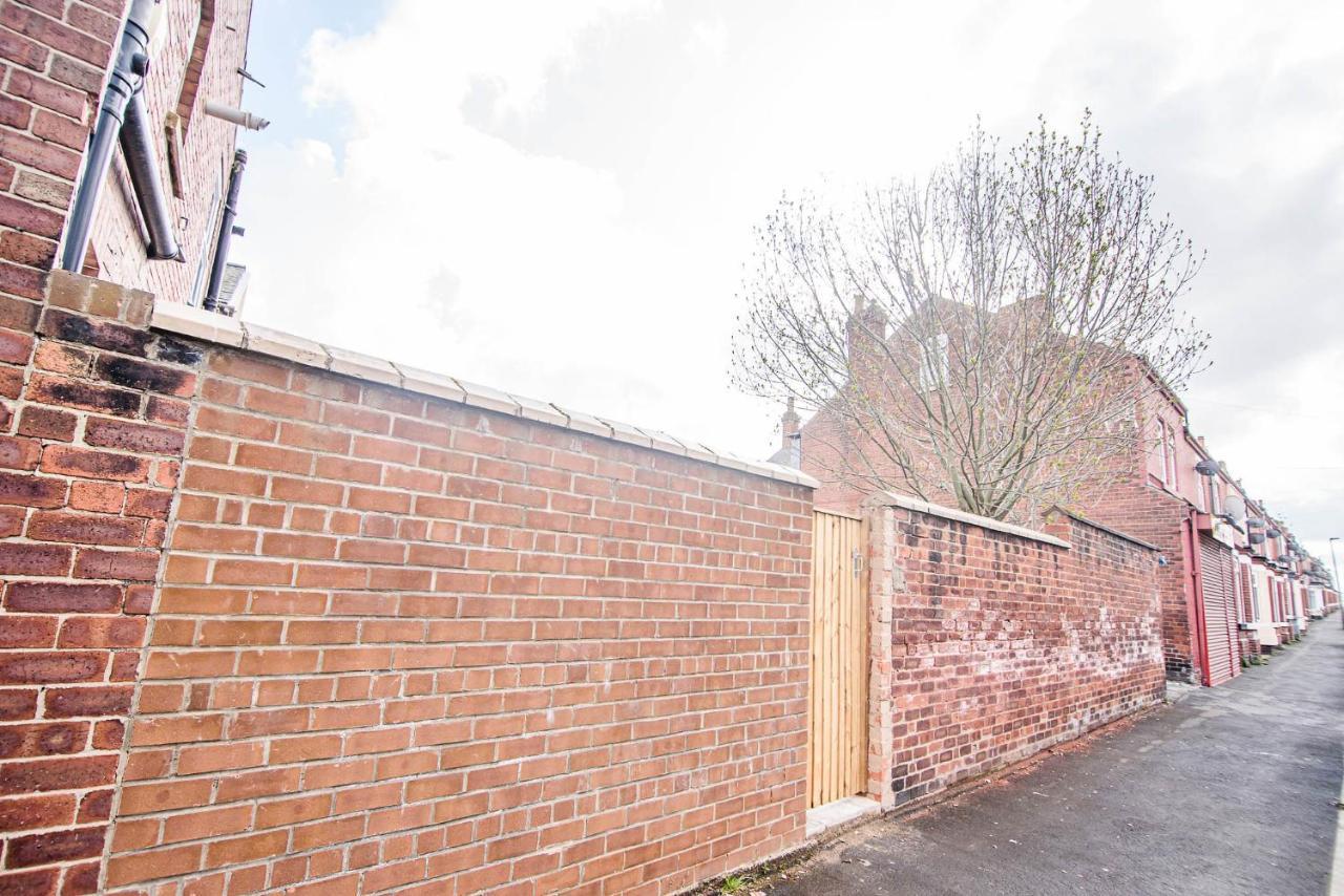 Florence Avenue, 2 * Doncaster