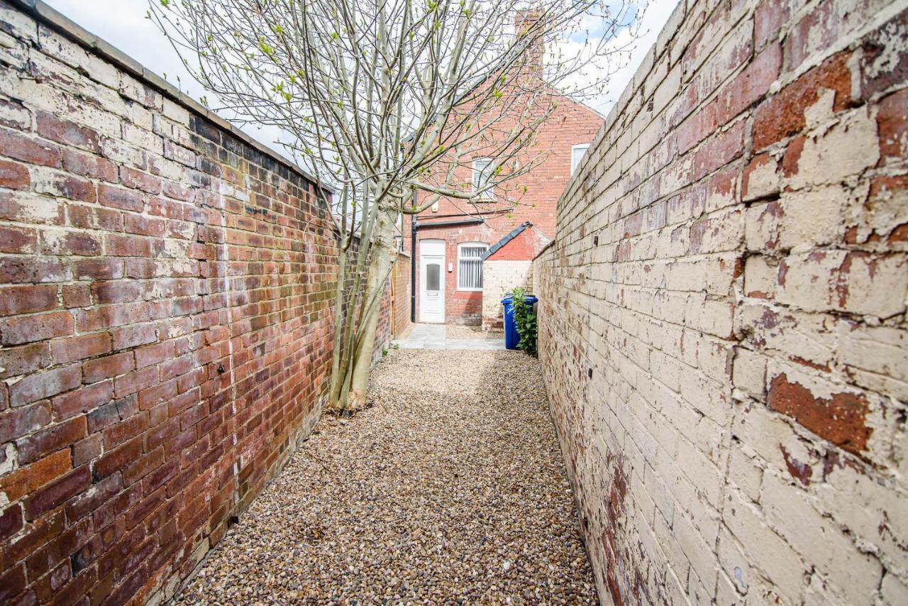 Florence Avenue, 2 * Doncaster